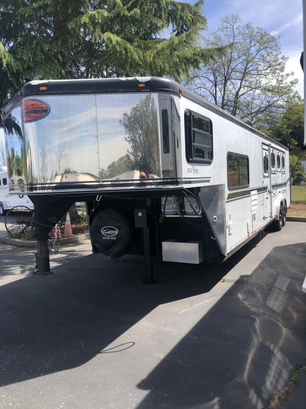 2003 Sundowner Trailers LQ 4H 8010 SIERRA Horse Trailer - Image 2
