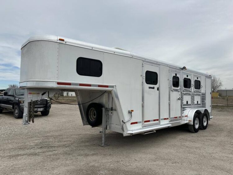 2004 Hart Trailers 3H GN Weekender Horse Trailer - Image 2