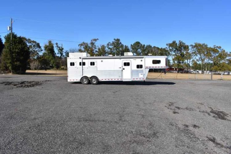 2006 Exiss 7407LQ 4 Horse Trailer with 7′ Short Wall - Image 2