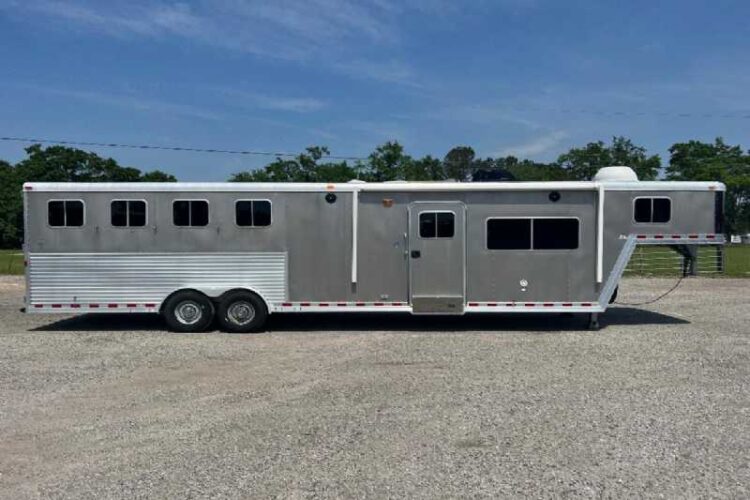 2006 Featherlite 8412LQ 4 Horse Trailer with 12′ Short Wall - Image 2