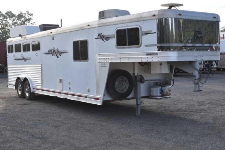 2006 Platinum 8410LQ 4 Horse Trailer with 9′ Short Wall - Image 2