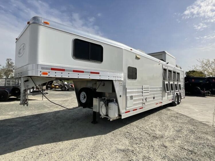 2008 4-Star Trailer 4 horse 12ft Outlaw LQ - Image 2