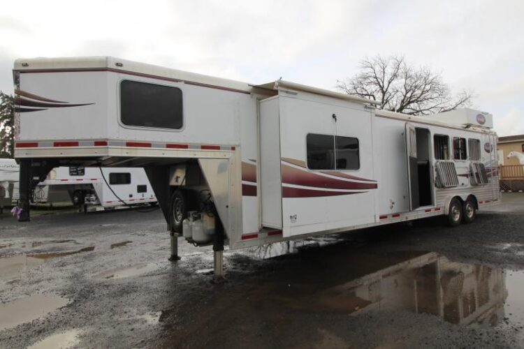 2008 Lakota 8415 w/Slide out 4 Horse Trailer - Image 2