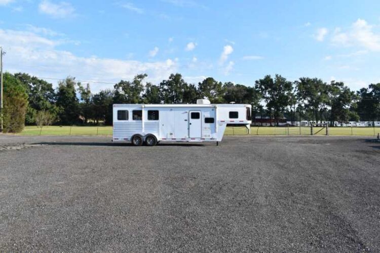 2015 Exiss 7308LQ 3 Horse Trailer with 8′ Short Wall - Image 2
