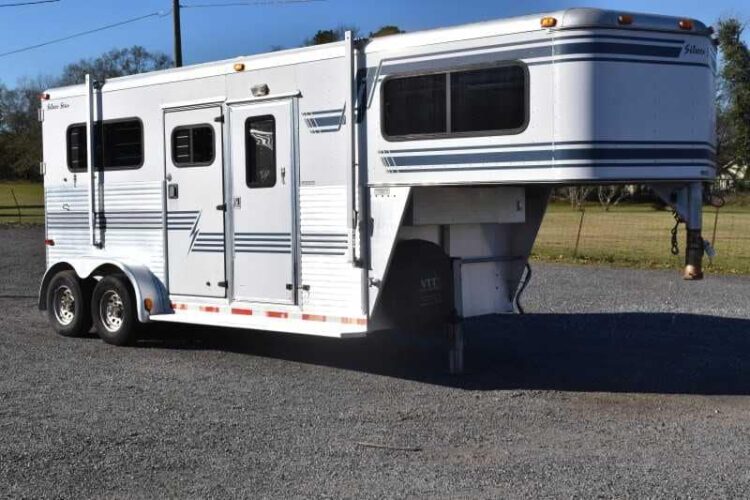 Used 1998 Silver Star 2HGN 2 Horse Trailer with 6′ Short Wall - Image 2